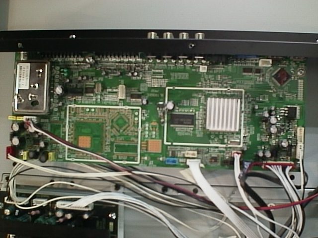 AKAI LTA-32N573HCA. MAIN: B.TR901E 7432 (PSU):MLT668-T1 0822 REV. Tkon:LC320W01-SLA1. ИНВЕРТОР:KLS-EE32HK(B1) REV:12